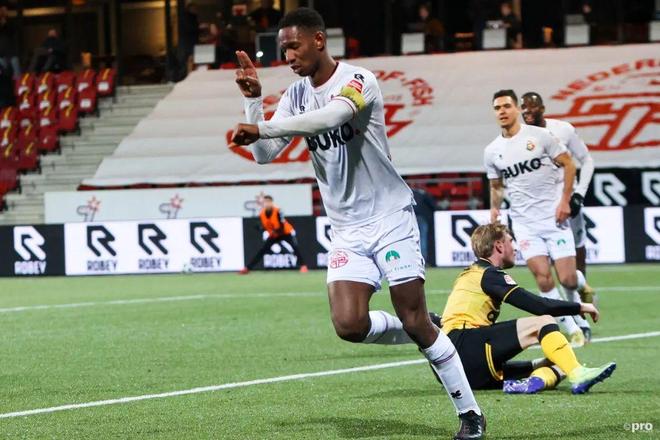 NBA：湖人队客场120-119步行者队.